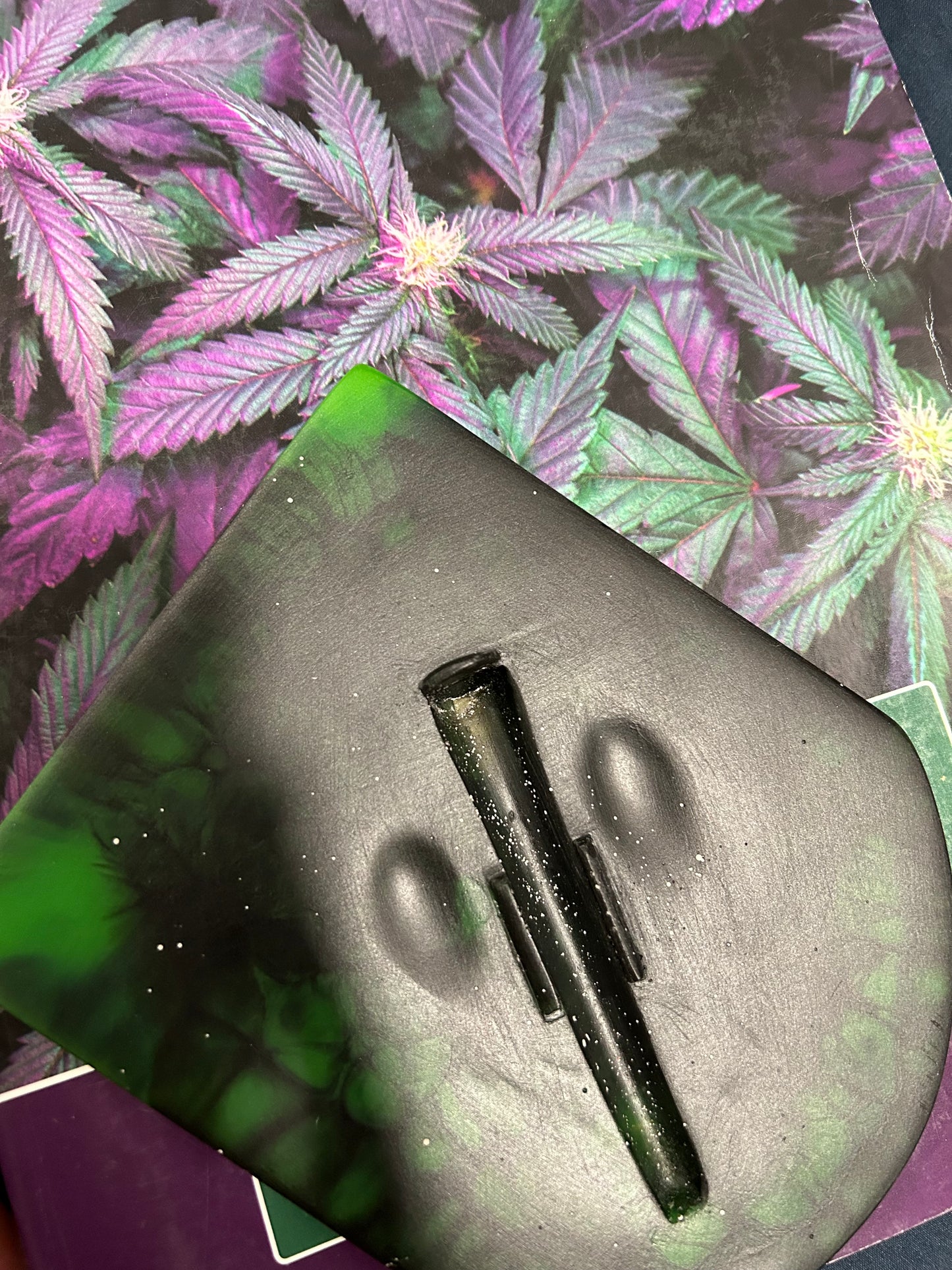 IROLL: THE ULTIMATE ROLLING TRAY FOR PERFECT CIGARETTES.