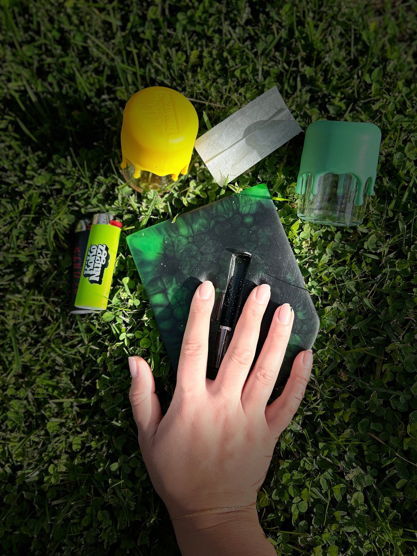 IROLL: THE ULTIMATE ROLLING TRAY FOR PERFECT CIGARETTES.